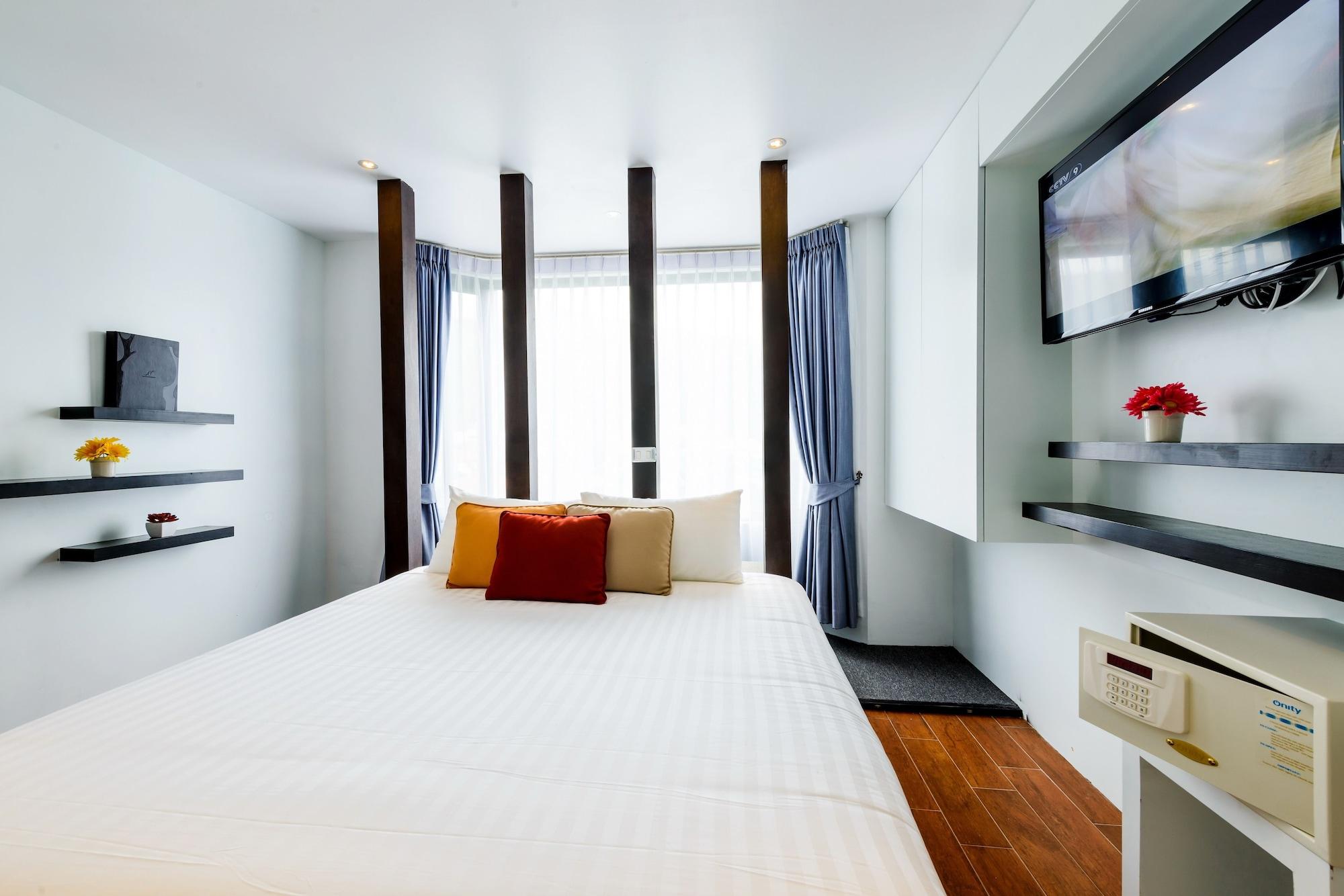 Raha Grand Hotel Patong Exterior photo
