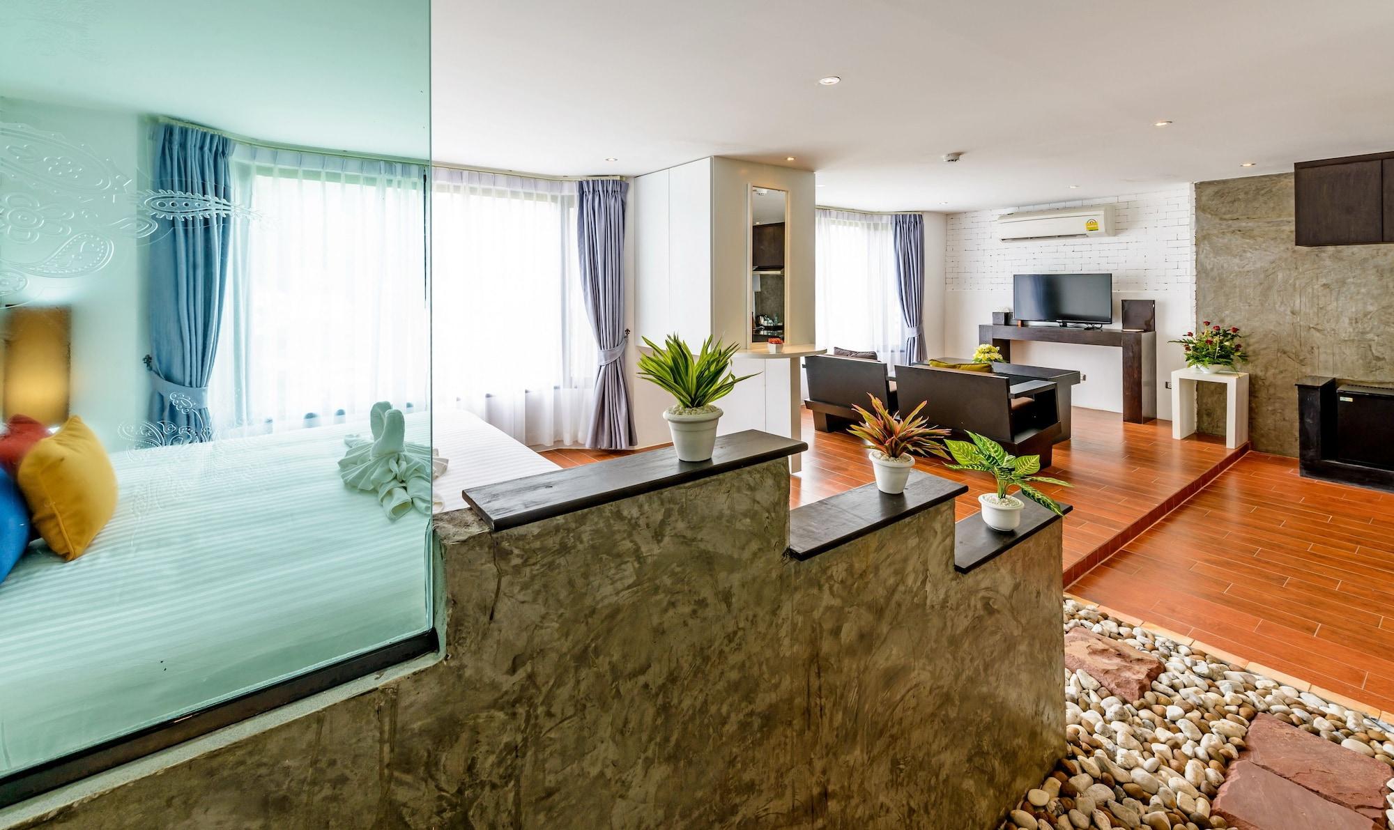 Raha Grand Hotel Patong Exterior photo