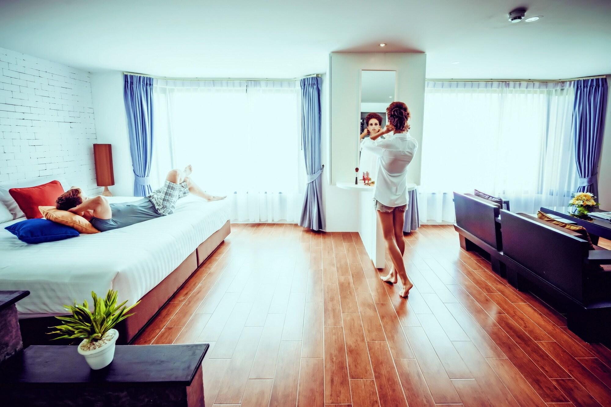 Raha Grand Hotel Patong Exterior photo
