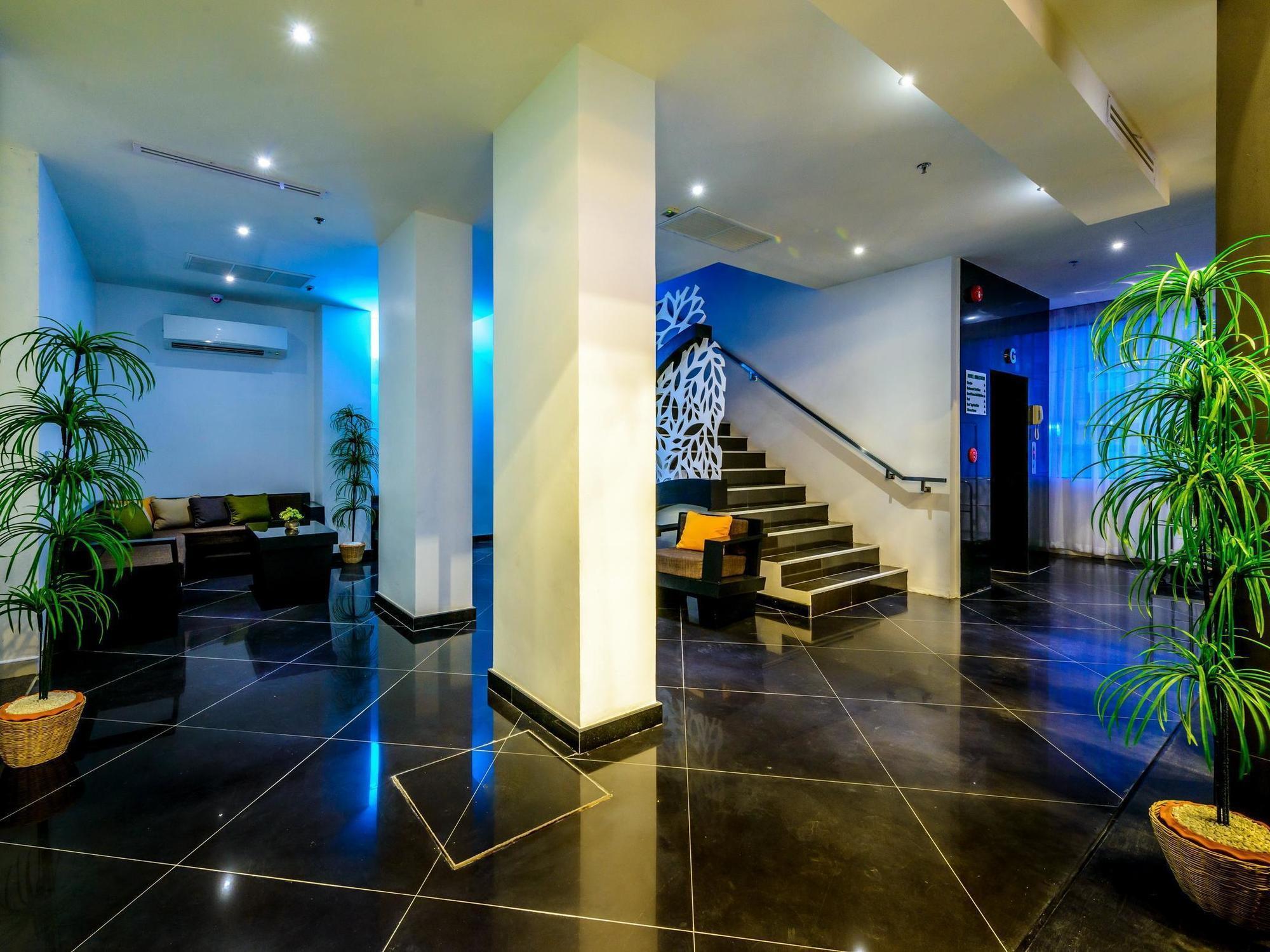 Raha Grand Hotel Patong Exterior photo
