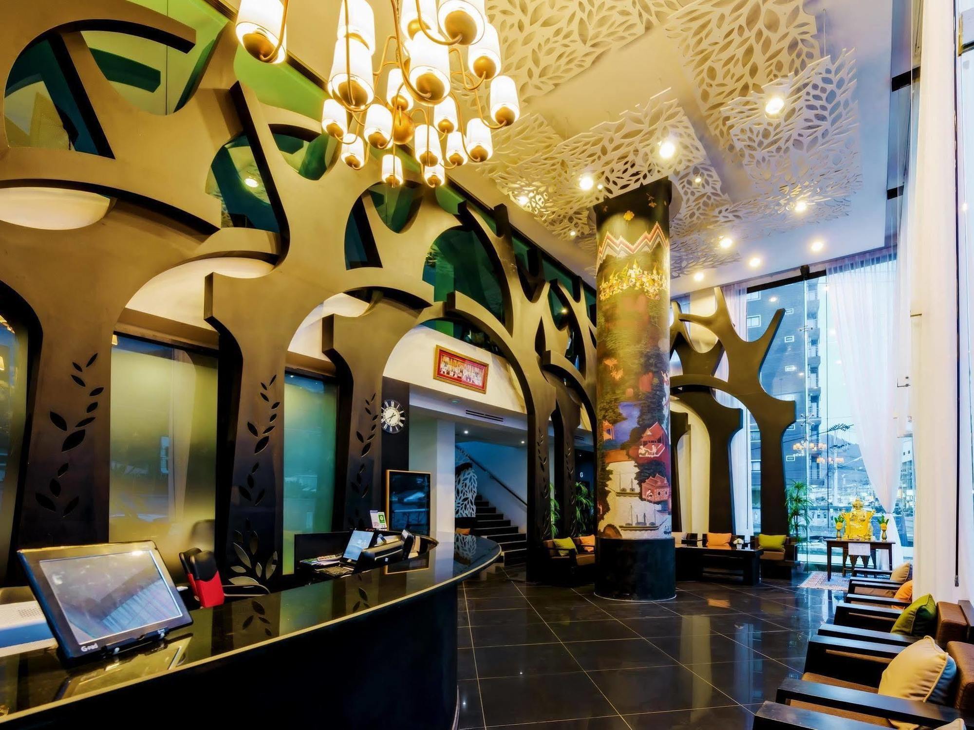 Raha Grand Hotel Patong Exterior photo